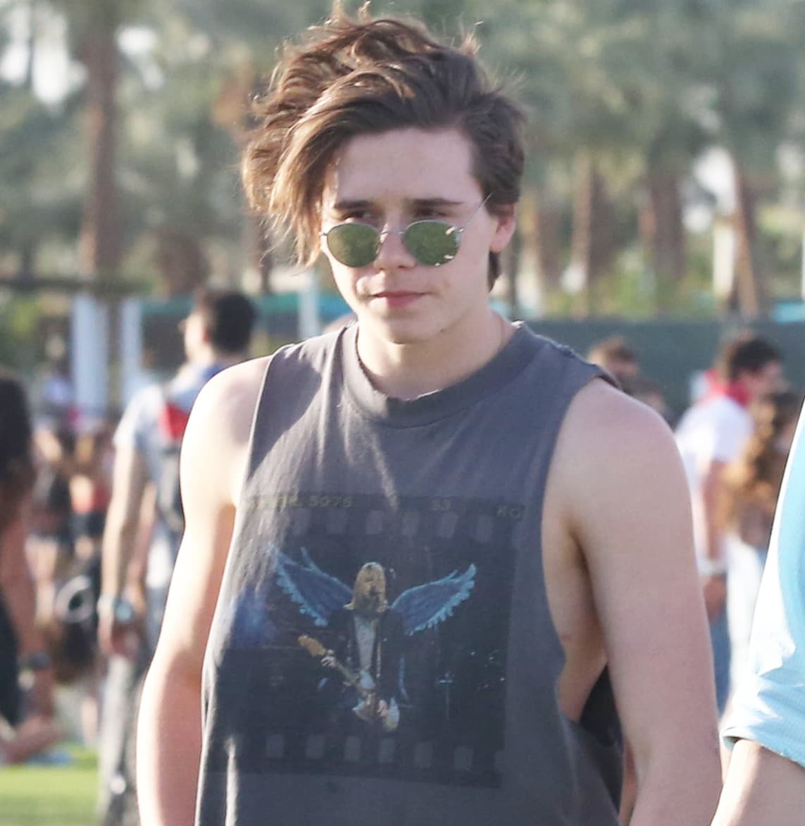 Brooklyn Beckham un poco greñudo.