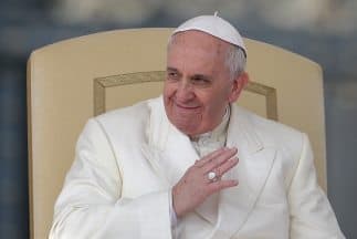 El papa Francisco canceló su visita al Seminario Mayor de Roma por que sufrió de unas "décimas de fiebre".