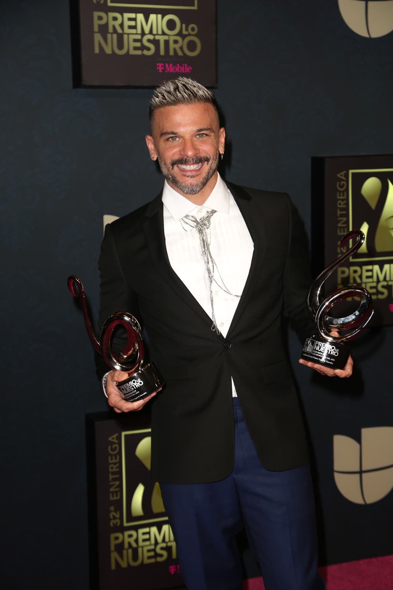 Tras recibir dos Premio Lo Nuestro,
<b>Pedro Capó </b>contó que de las cosas más lindas que le ha pasado con su cancion 'Calma' es que la han "abrazado" los niños y eso fue algo que "jamás esperaba".
