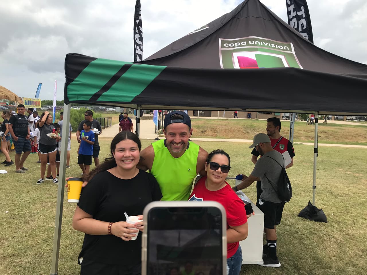 Entre los jugadores del equipo de Univision 41 estaba el presentador de Primera Hora, Francisco 'Paco' Fuentes. 
<br>