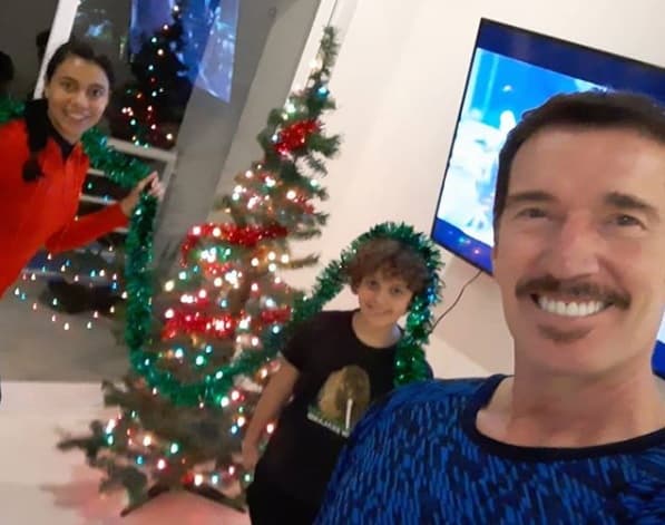 Al enlace matrimonial solo se dieron cita 
<b>familiares y Marcel</b>, quien es hijo del actor.