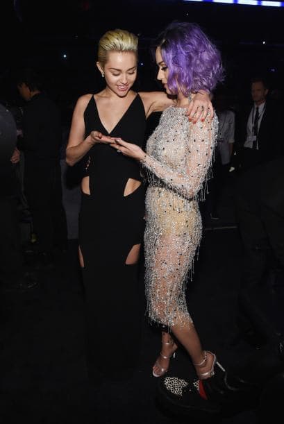 Tras bambalina, Miley y Katy se pusieron a bailar.