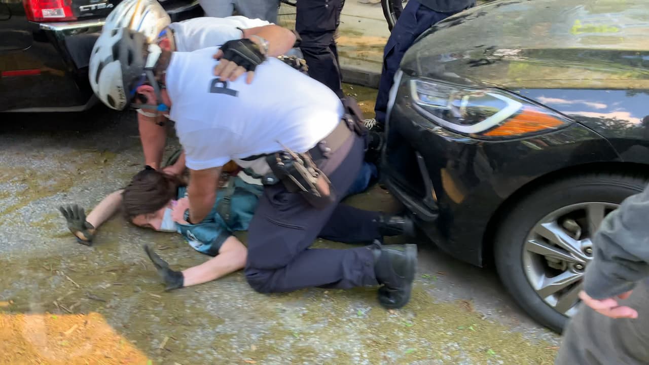 La policía de Filadelfia estaba 'abrumada y mal preparada' para las protestas de Floyd, según un informe 