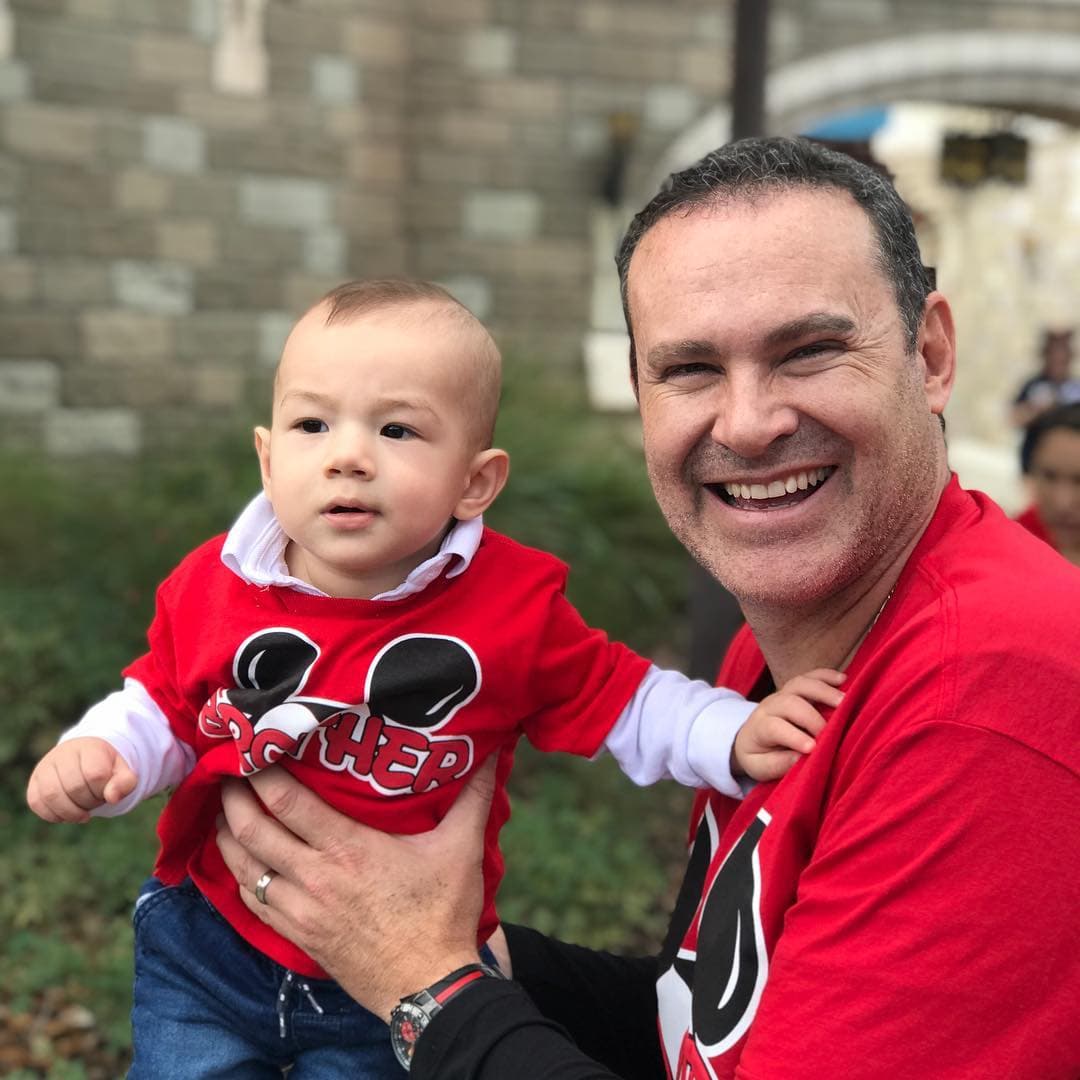 El presentador de Despierta América regresó a los pañales y las desveladas con la llegada de Liam y Michelle, pero la recompensa en amor fue más grande de lo que pudo imaginar.