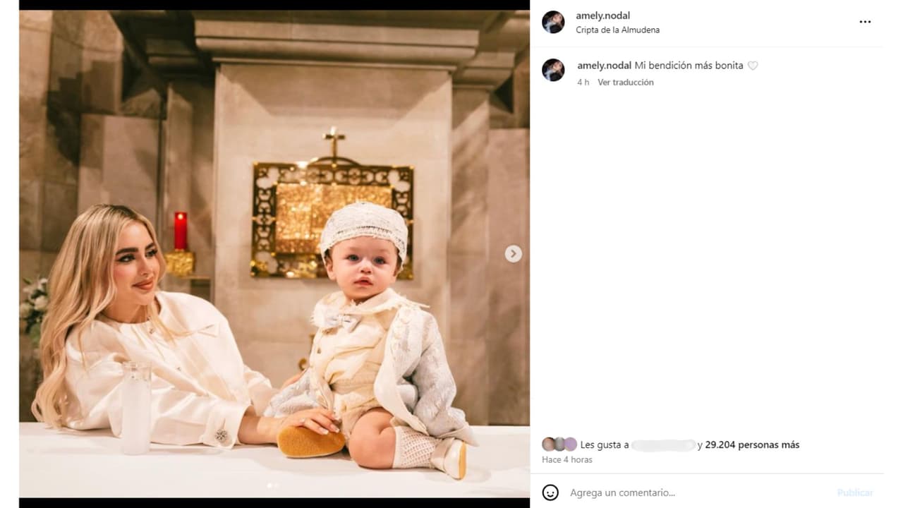 Amely celebró el bautizo de su hijo en España.