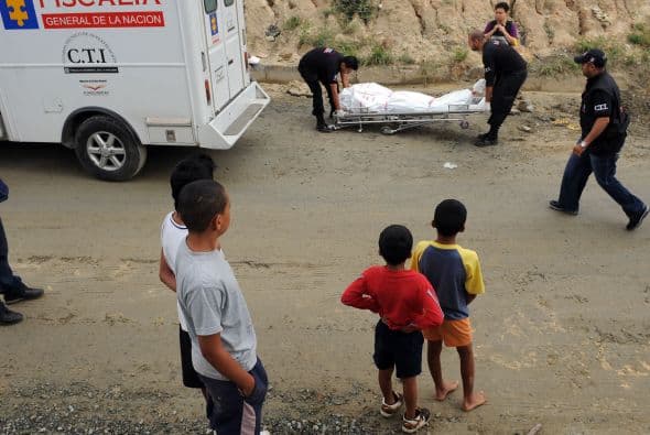 Pero el país que el 1 de enero deja Luiz Inacio Lula da Silva, quien entrega la presidencia a Dilma Rousseff con 87 por ciento de popularidad, también centró las noticias este año por su combate a la violencia vinculada al trasiego de droga: la policía y el Ejército ocuparon en noviembre dos favelas, en un operativo inédito de reconquista de Rio de Janeiro de manos de bandas narcotraficantes.