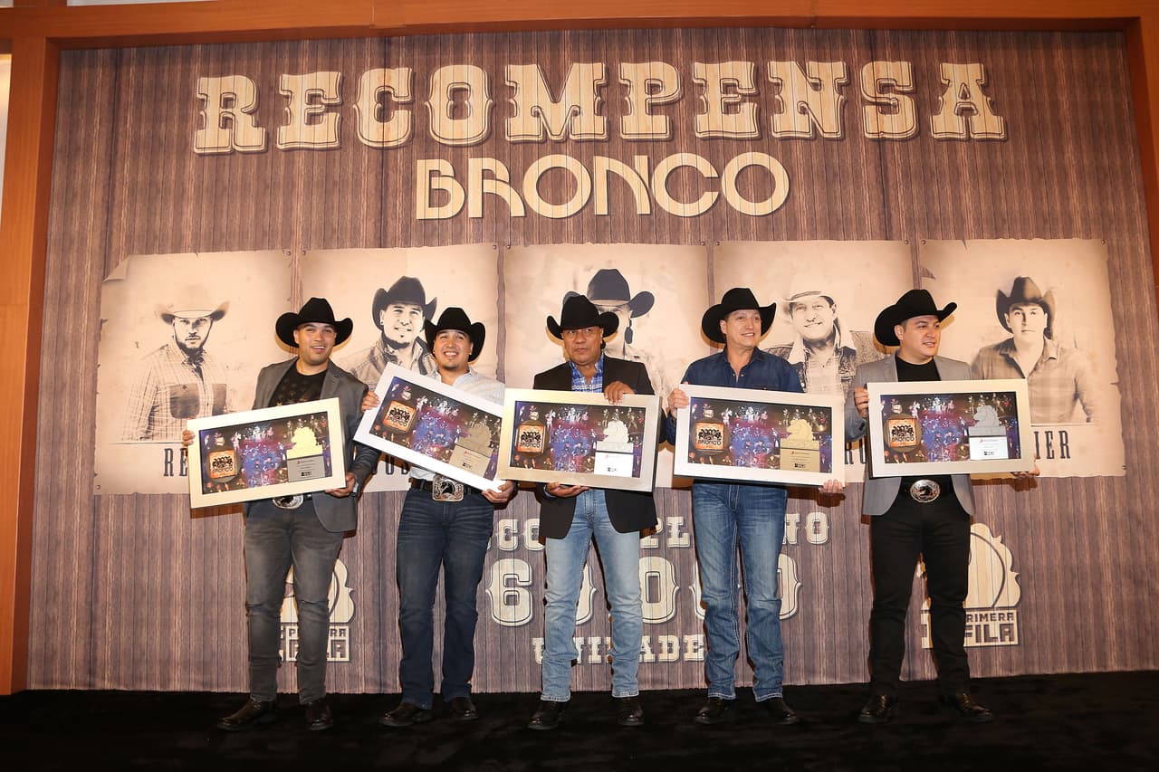 "
<b>Existen ya acciones en contra tanto de Guadalupe Esparza</b>, de la agrupación y en la sociedad de la que
<b>Ramiro Delgado</b> mi cliente son socios.
<b>Existen ya dos acciones legales en trámite</b>, se están preparando una o dos más, sin embargo, ya tenemos dos en proceso. Son temas mercantiles", dijo el abogado
<b> Javier Navarro</b> al programa '
<b><a href="https://twitter.com/VentaneandoUno/status/1175155566064177152" target="_blank">Ventaneando</a></b>'.