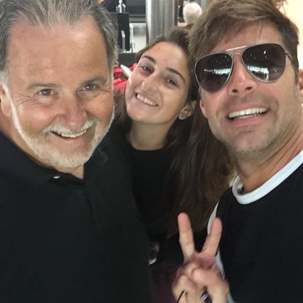 En otra ocasión la hija de Raúl convivió con Ricky Martin por un rato, el boricua tiene buena relación con el presentador.