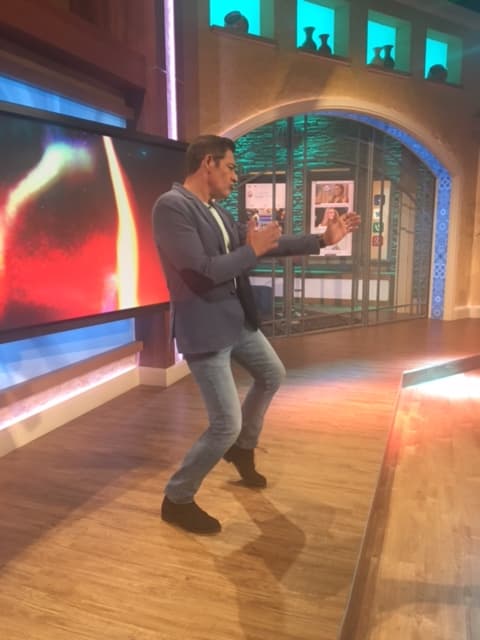 Nuestro querido Johnny desperto muy bailador.