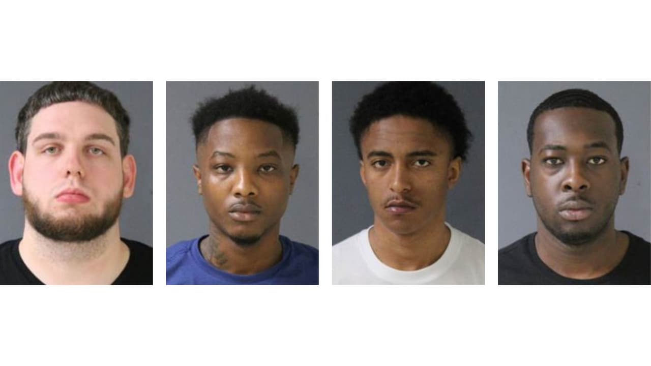 Trevor Jesse W Nielsen (izq. a der.), enfrenta cargos por posesión y distribución de marihuana; Ashton Javine Turner, Damare Jaheim
<b> </b>Lofton y Devin Jamil Crenshaw, tienen cargos por posesión de marihuana y portar armas de forma ilegal.