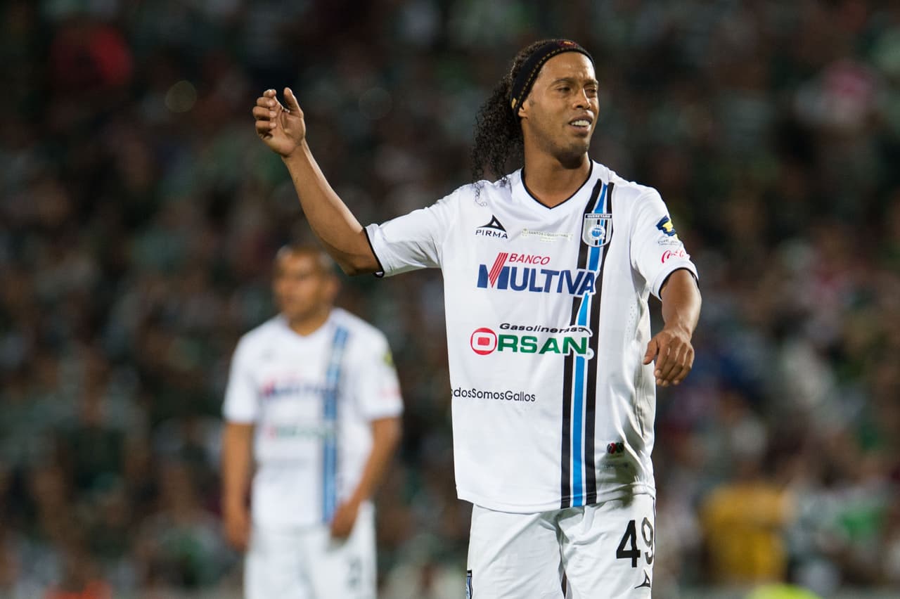 En Gallos dicen que tras la final Ronaldinho no se va del equipo
