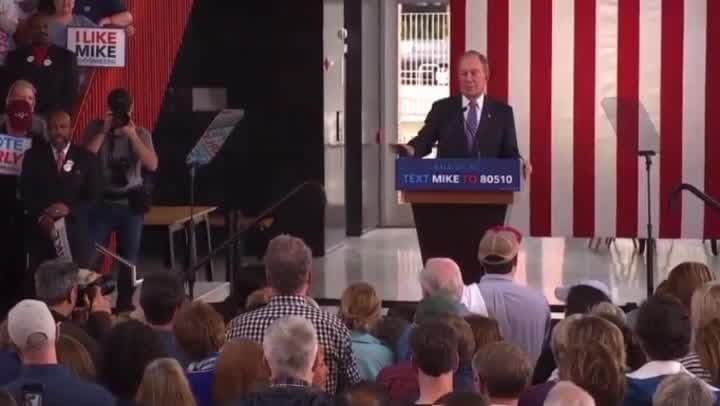 “Un camino hacia la ciudadanía”: Mike Bloomberg asegura que cambiará las políticas migratorias en EEUU