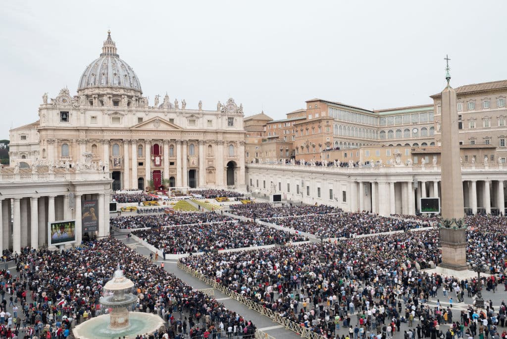La iglesia católica tampoco ha quedado impune a los escándalos; el sacerdote Luis Fuica Soto de Chaitén fue acusado de abuso sexual contra un menor de edad.