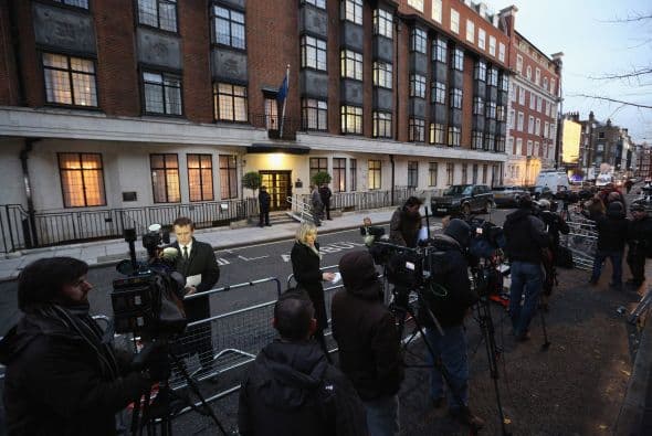 Jacintha Saldanha había hablado con dos locutores que se hicieron pasar por la reina Isabel II y el príncipe Carlos.