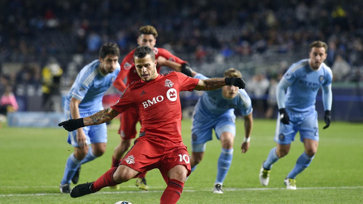 Un magistral Sebastián Giovinco lideró la escandolosa goleada 5-0 de Toronto FC ante New York City FC