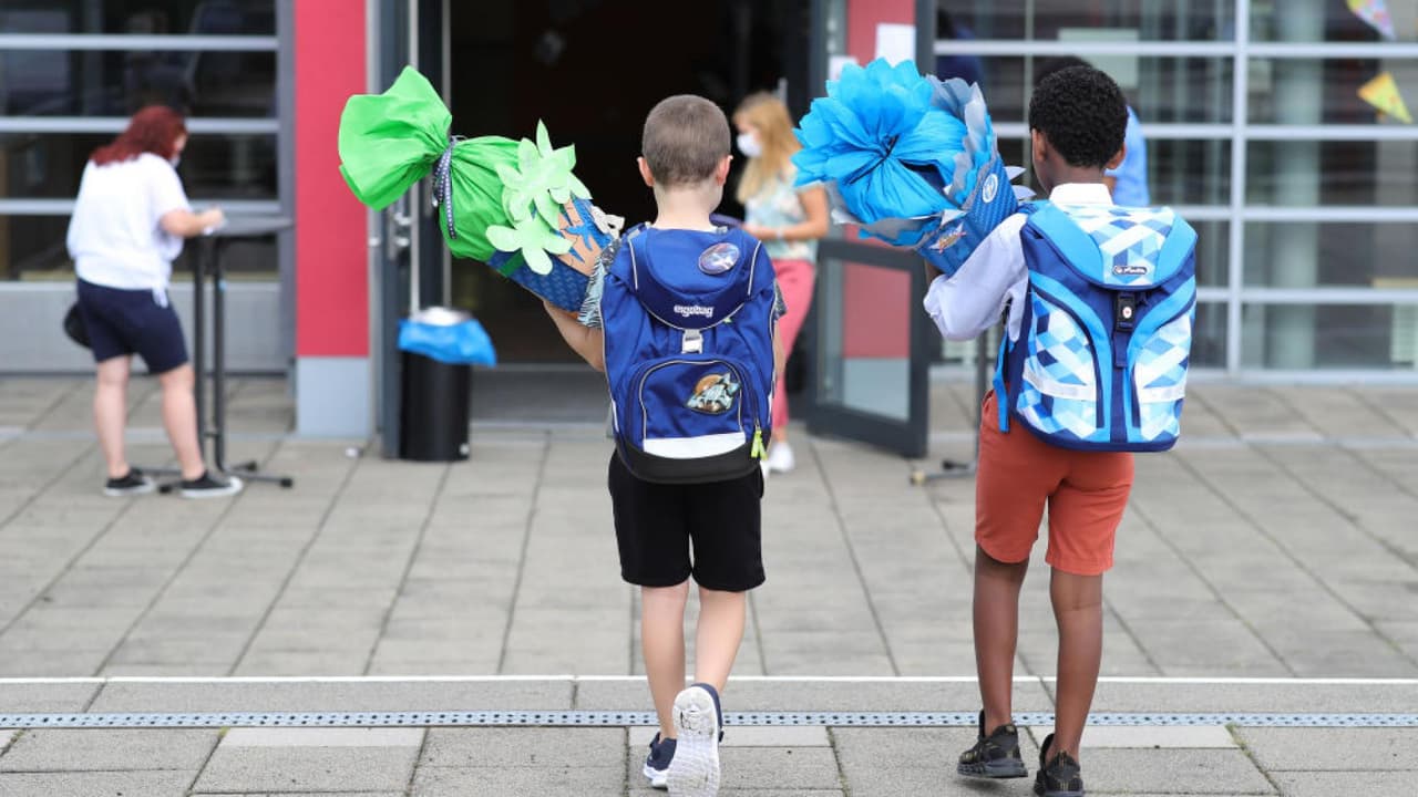 Realizan eventos de útiles escolares gratis en Dallas 