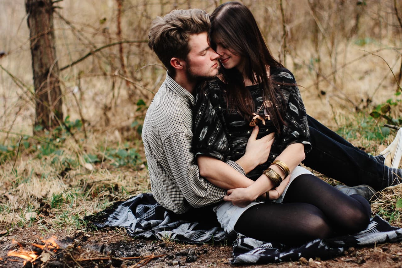 8. Atención. ¿Quieres hacerlo sentir bien? Dale tu tiempo. No hay mejor regalo que darle un momento a tu pareja, aumentar el aprecio a través de escuchar sus gustos, deseos e intereses.