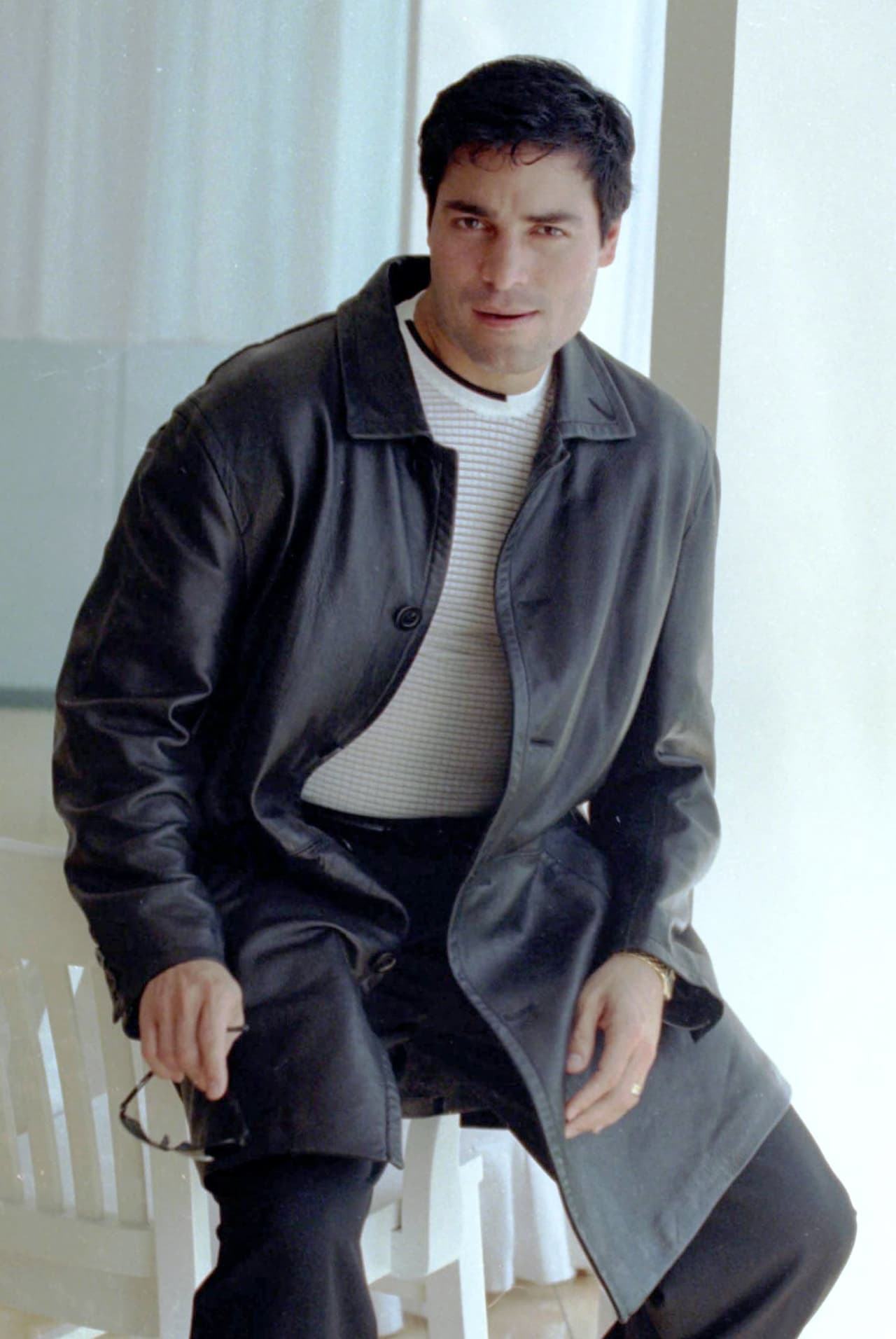 En 1998 lanza el álbum titulado 'Atado a tu amor', considerado el más vendido de su carrera.