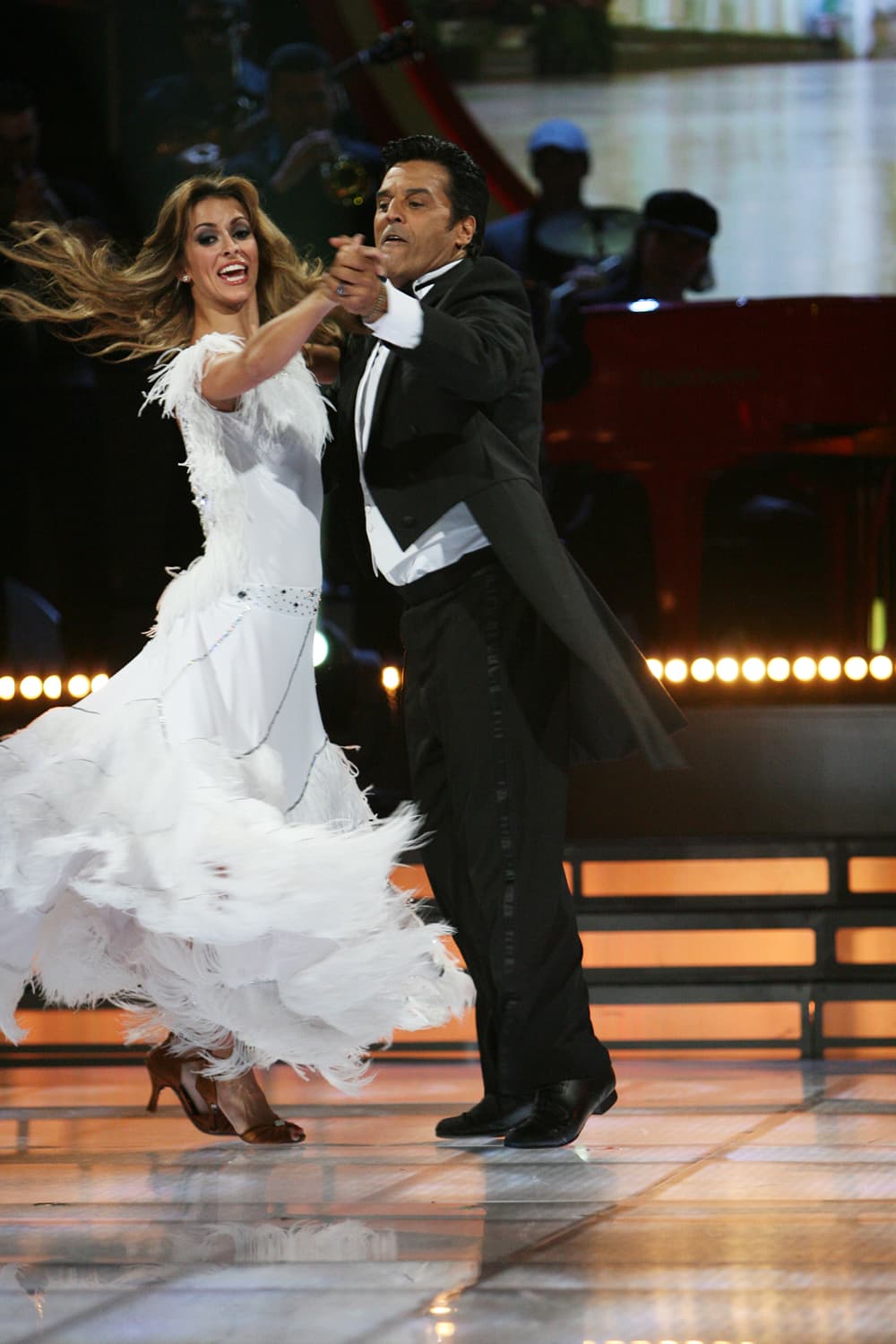 Durante la final, celebrada el 20 de noviembre de 2011, Erik Estrada bailó un quick step.