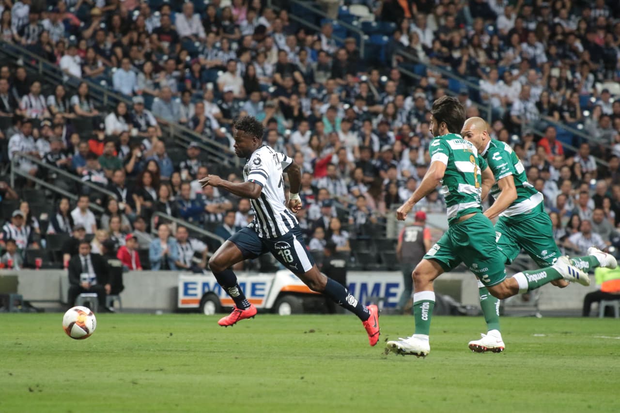 Y al comienzo de la segunda parte, Monterrey reanudó el partido como si ellos fueran los que estaban abajo en el marcador, jugando a otro ritmo más acelerado que el rival.
