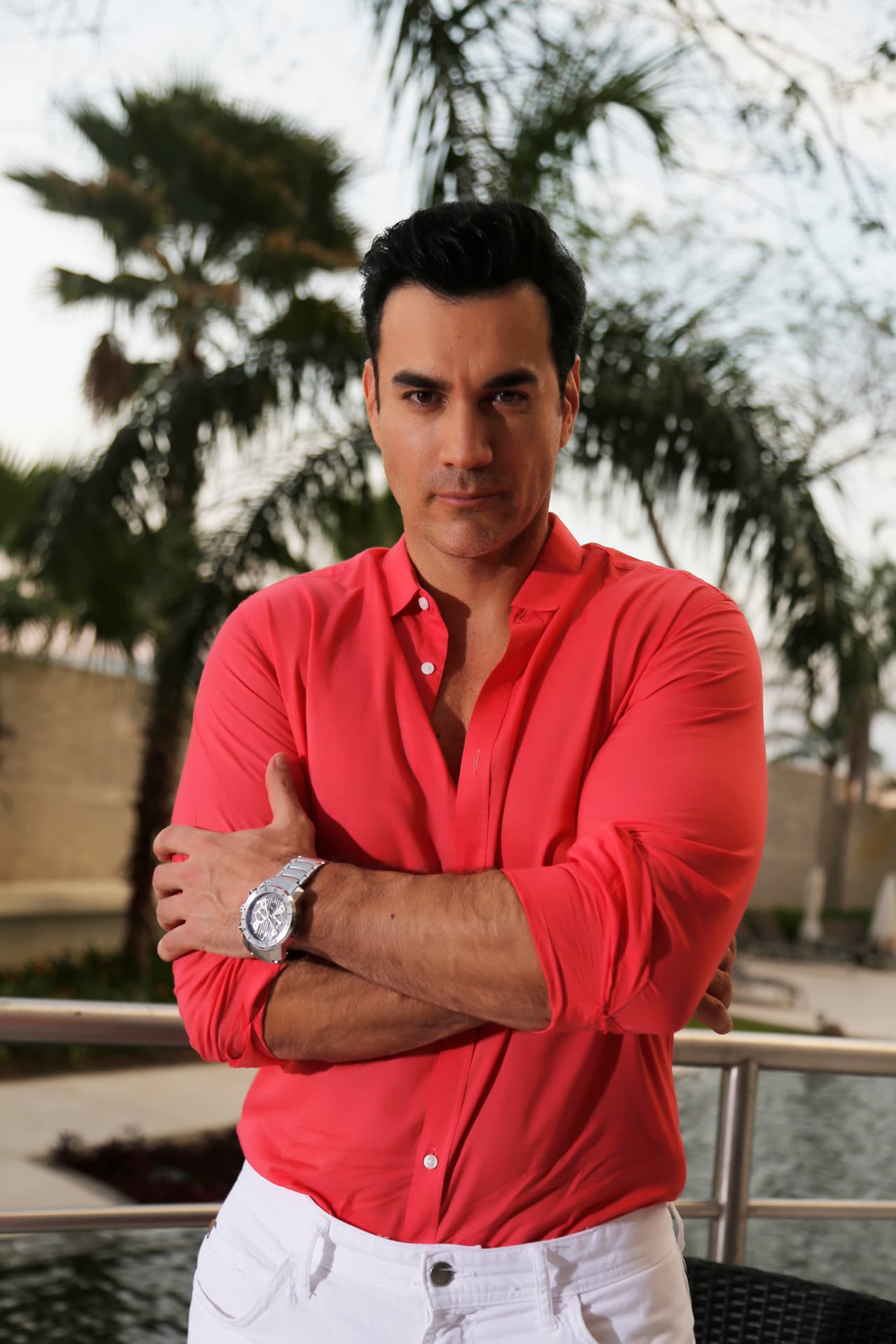 David también está muy entusiasmado porque está promocionando su disco.