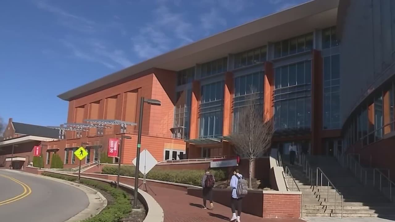 Estudiantes preocupados por casos de agresión sexual cerca de Universidad Estatal de Carolina Norte 