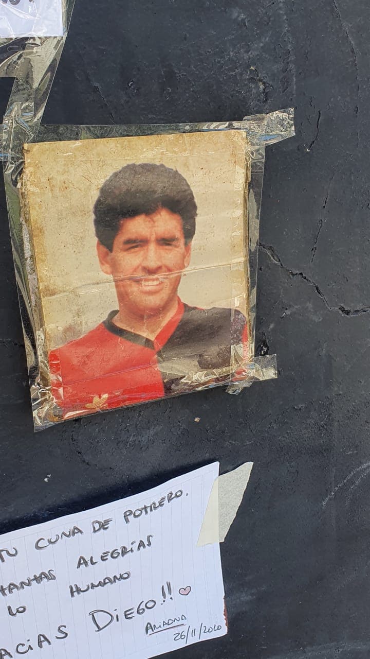 Tras dejar al club argentino, Maradona tuvo algunas dificultades por su comportamiento fuera de las canchas.