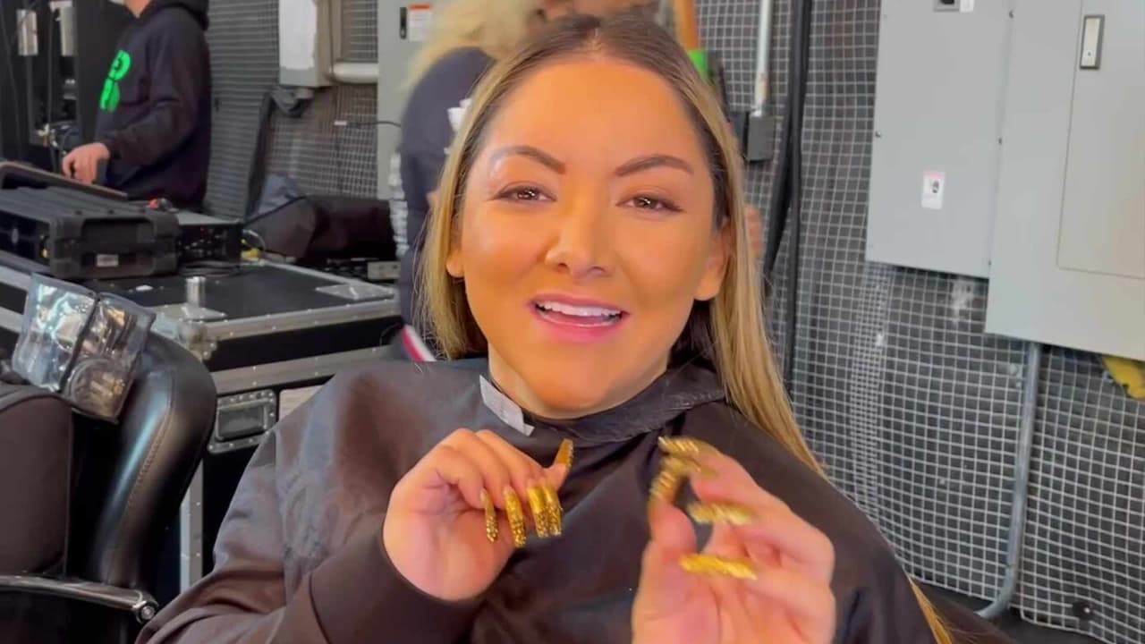 Al inicar su transformación, Sherlyn se preguntaba cómo las mujeres pueden usar las uñas tan largas como lo hace la artista colombiana Karol G.