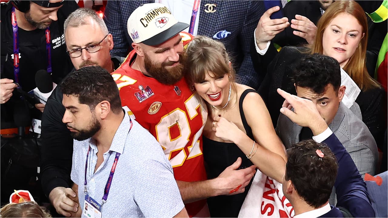 Taylor Swift estaba feliz al lado de su novio luego del final del dramático juego.