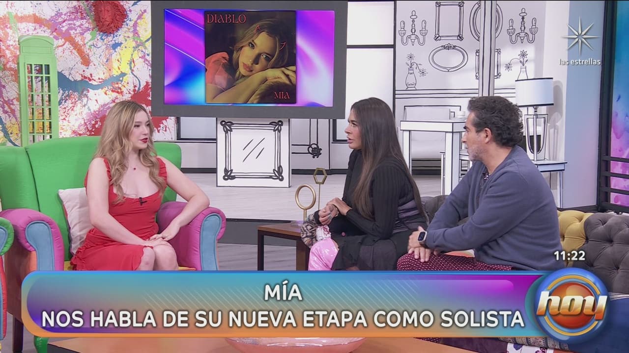 Mía reveló en 'Hoy' que dejaría de usar el apellido de sus papás.