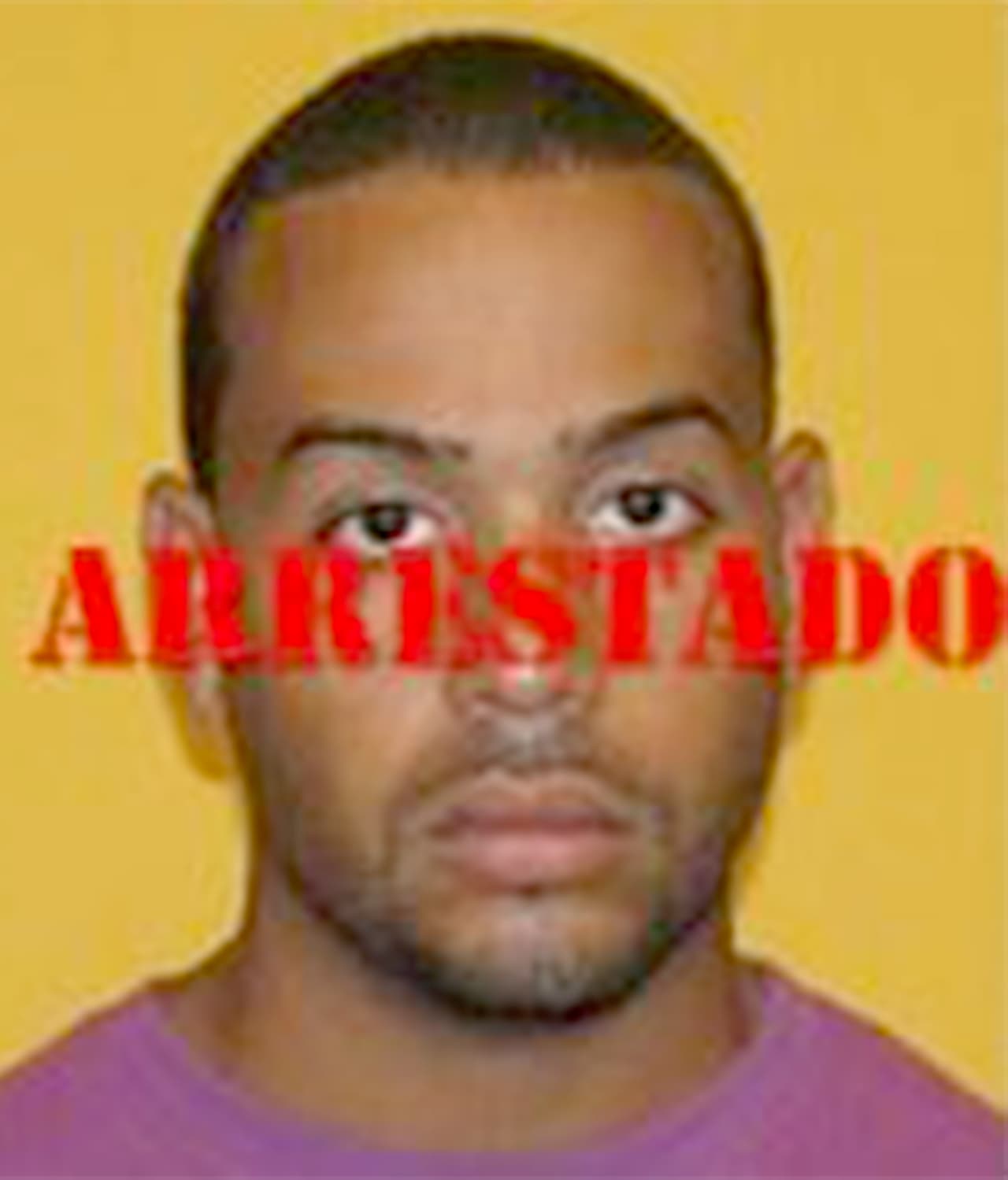 <b>Yismell Marcano Nazario</b> de 32 años 
<a href="https://www.univision.com/local/puerto-rico-wlii/arrestan-a-dos-de-los-mas-buscados">poseía una orden de arresto</a> con una fianza de $150,000.