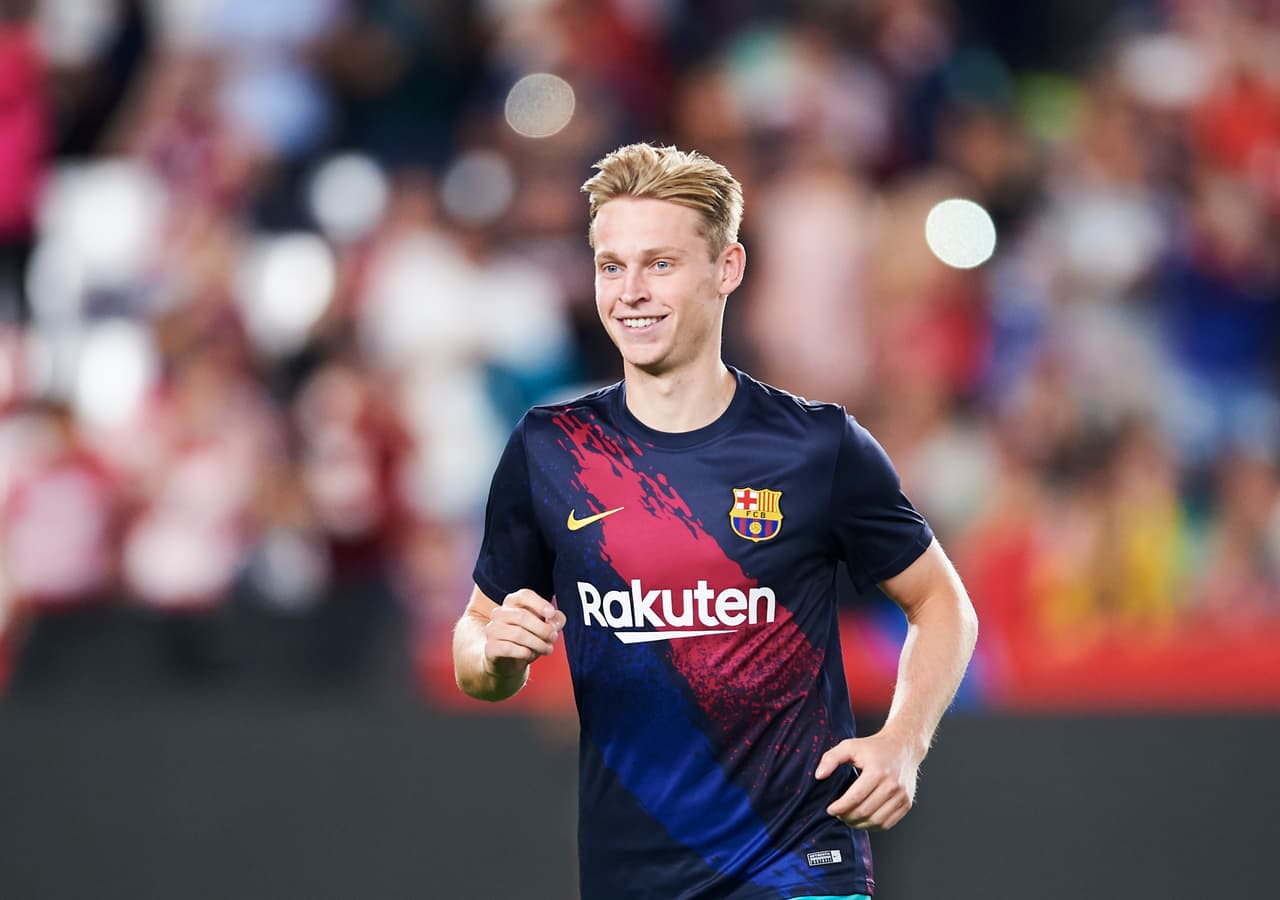 Frenkie de Jong. Barcelona. El mediocampista fue fundamental en los logros obtenidos por el Ajax el año pasado.