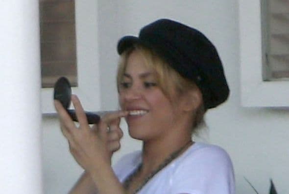 ¿Diva? Para nada, Shaki se saca la comida de los dientes y sí que pierde todo el glamour.