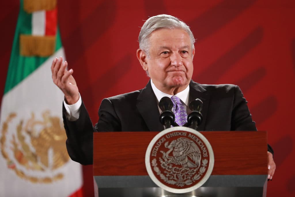 Hace unos días, 
<b>AMLO</b> también dijo que “el escudo protector es la honestidad” y que este funciona como un detente ante cualquier cosa, tanto para la corrupción como para el coronavirus.