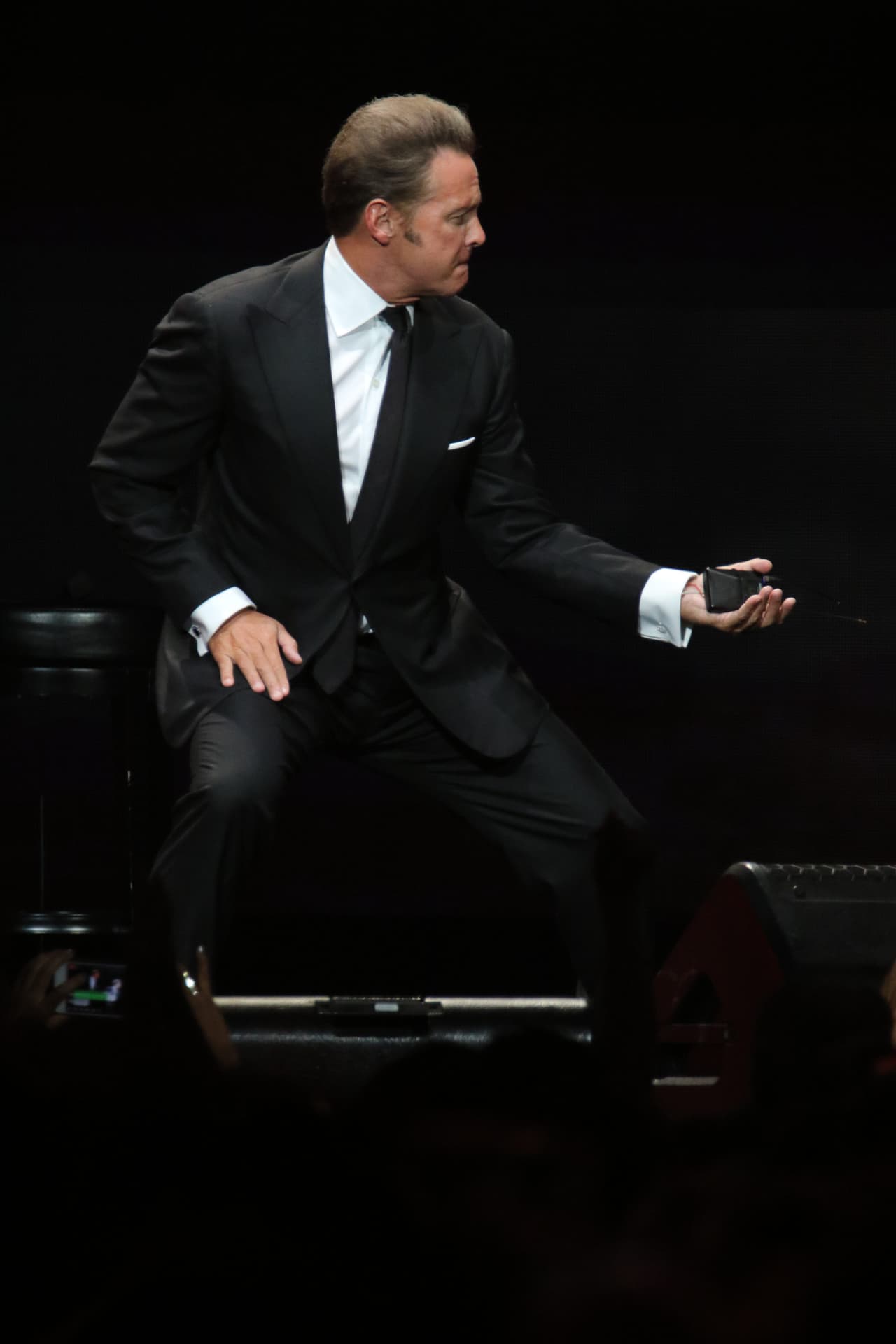 Mientras las especulaciones aumentan, Luis Miguel abarrota los escenarios donde se presenta. Su gira que tiene fechas vendidas hasta marzo de 2019 en varias plazas del Continente Americano.