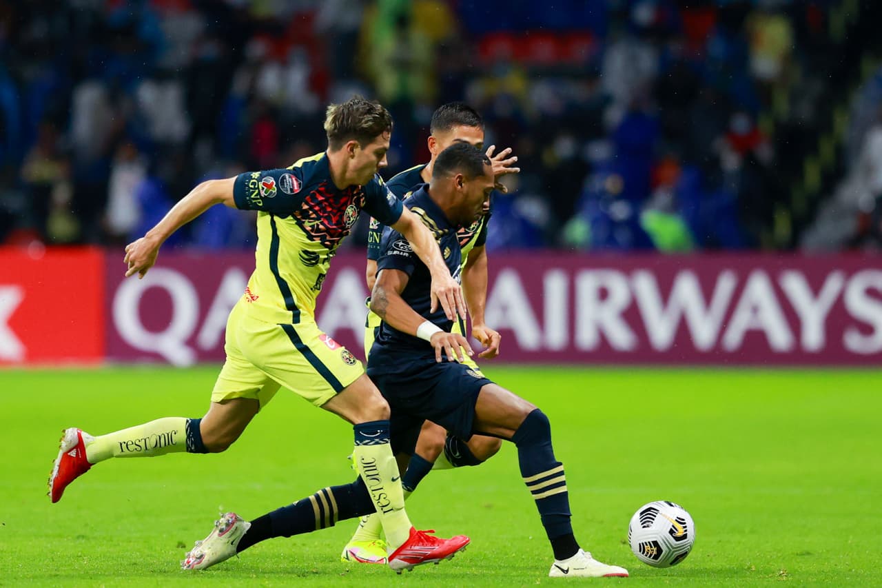 Richard Sánchez y Emanuel Aguilera son los encargados de batir las redes en la victoria 2-0 de América sobre Philadelphia Union en la ida de las semifinales.