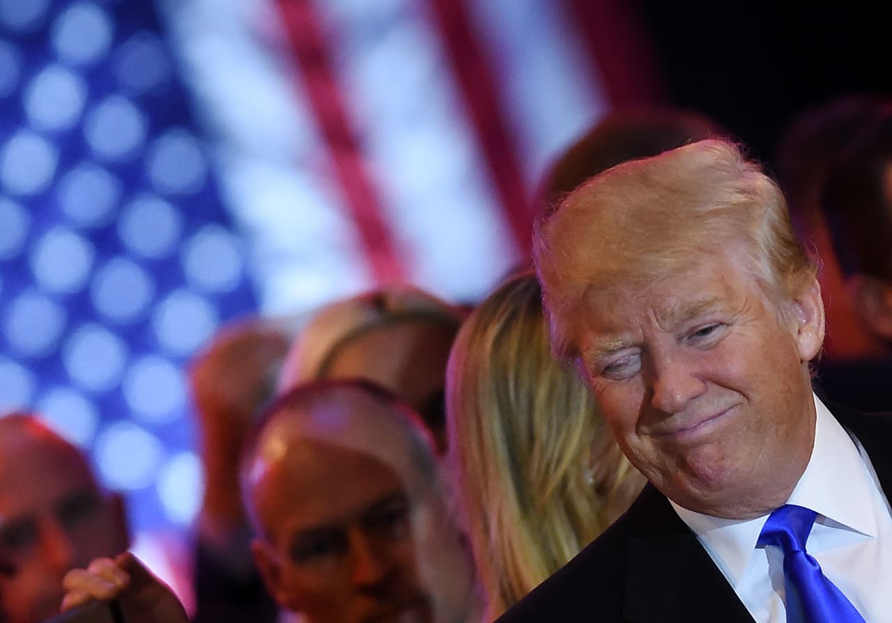 A pesar del 'taco bowl', hay seis cosas que ponen en duda el amor de Trump por los latinos