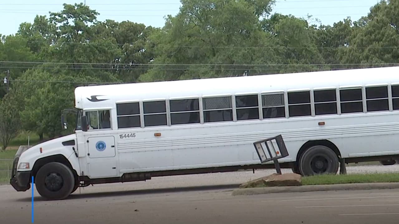 Desde 
<b><a href="https://www.univision.com/local/dallas-kuvn/gonzalo-artemio-lopez-recompensa-texas" target="_blank">su fuga de un autobús penitenciario</a></b>, el pasado 12 de mayo, el Departamento de Justicia Criminal de Texas advertía que
<b> Gonzalo López era altamente peligroso</b> y de ser visto por alguien se recomendaba alejarse. Ellos mencionan que López pertenecía a la 
<b>Mexican Mafia, la “pandilla de pandillas”. </b>
<br>