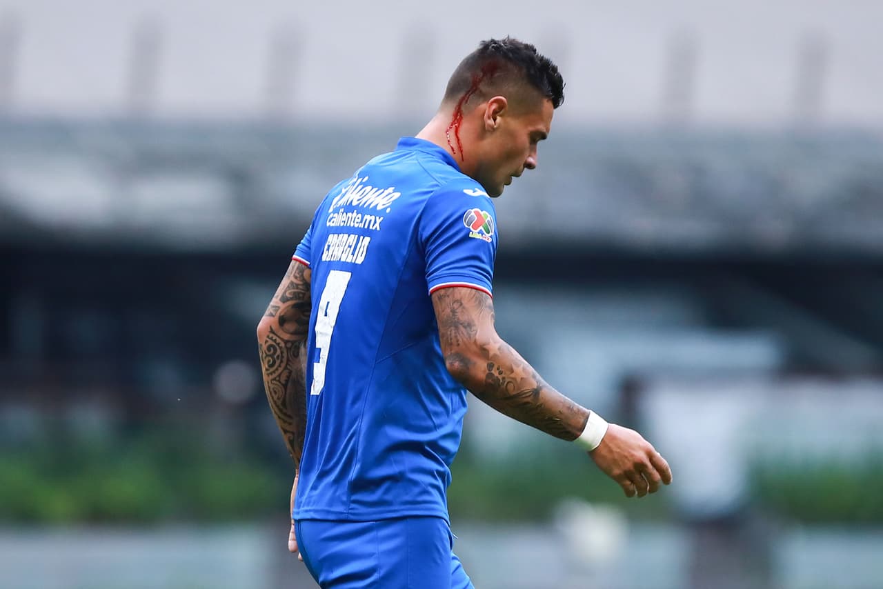 El más afectado fue el delantero de la Máquina al grado de presentar una herida en la cabeza y requirió atención médica.