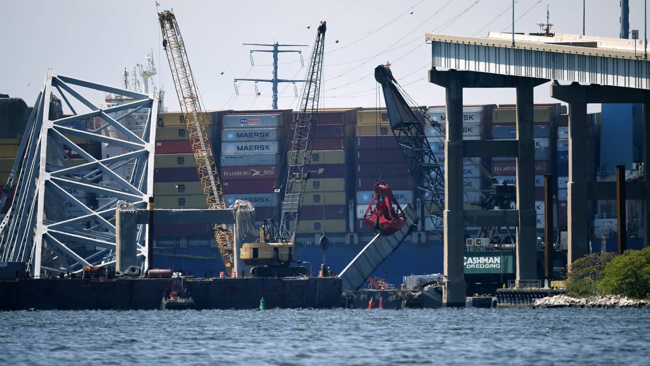 Avance en los trabajos de recuperación y limpieza tras el colapso del puente Francis Scott Key