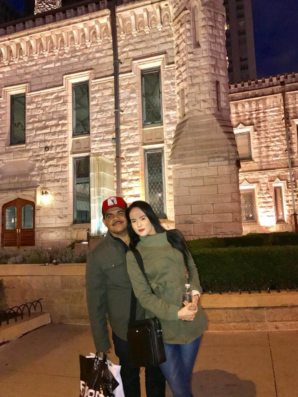 Dos años antes de la boda, Chuy conoció a María del Rosario Ramírez Pimienta, 
<b>una joven de 26 años que, entre otras cosas era su fan</b>.