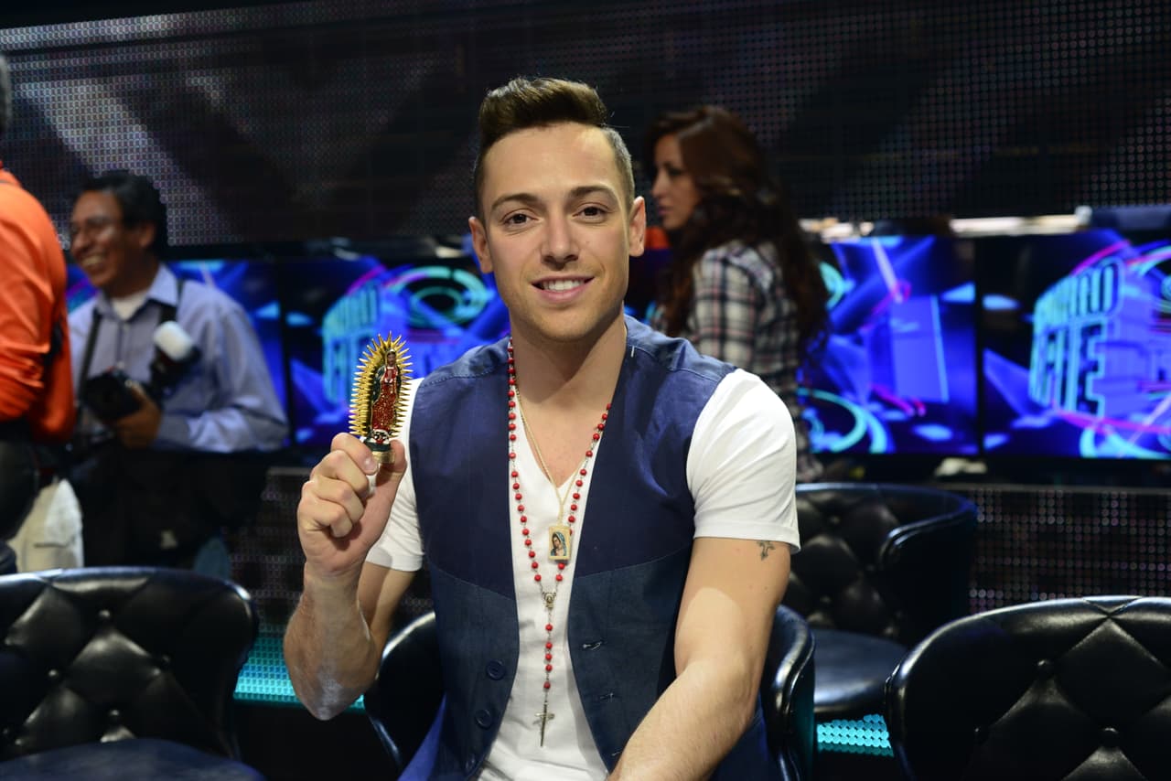 Cuando no están frente a la cámara, los famosos hacen de todo, lo malo es que no se dan cuenta que nuestra cámara indiscreta anda alerta y los está viendo. Así fue como captamos a jueces y capitanes en el detrás de cámaras.