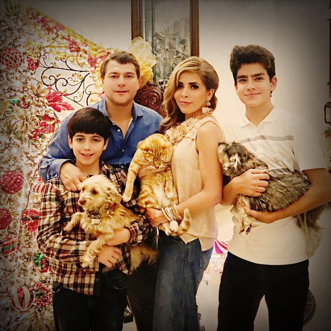 En compañía de sus hijos han formado una de las familias más sólidas del ambiente artístico.