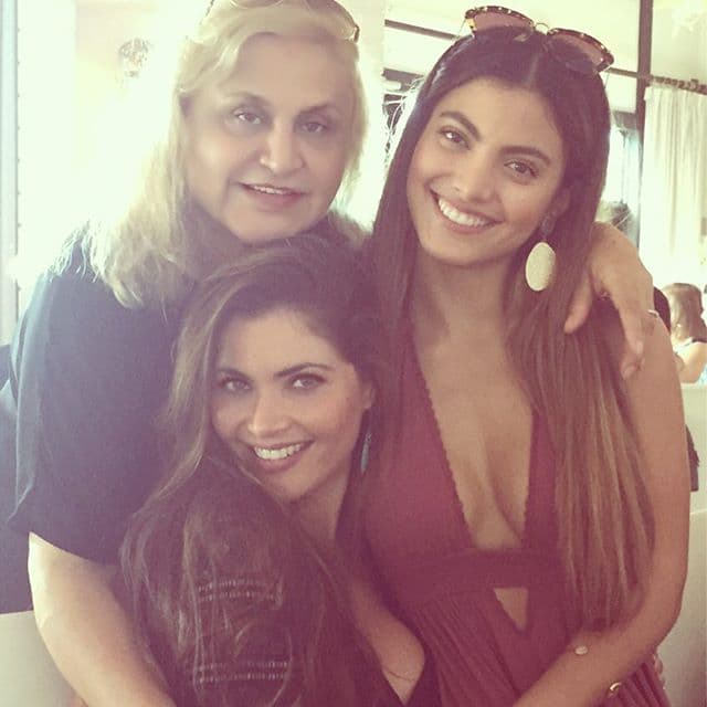 Tres generaciones reunidas.