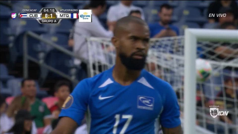 Tiro desviado de Kévin Parsemain