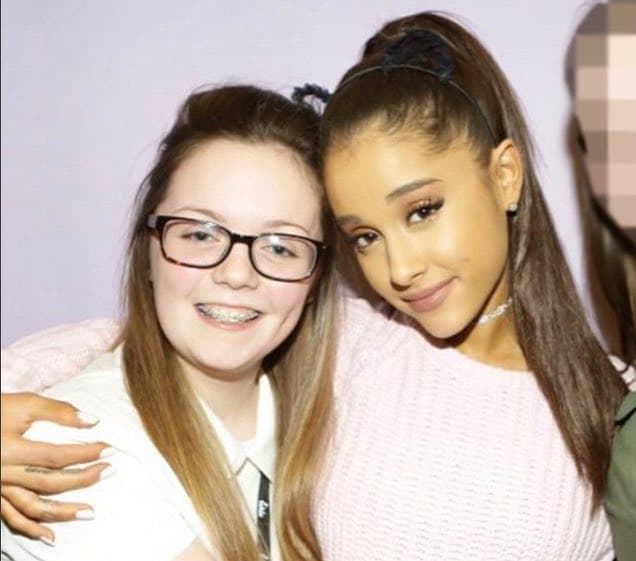 "TAN CONTENTA POR VERTE MAÑANA", escribió Georgina Callander antes de asistir al concierto. La joven de 18 años ya había conocido a la cantante Ariana Grande y había conseguido fotografiarse con ella en 2015.