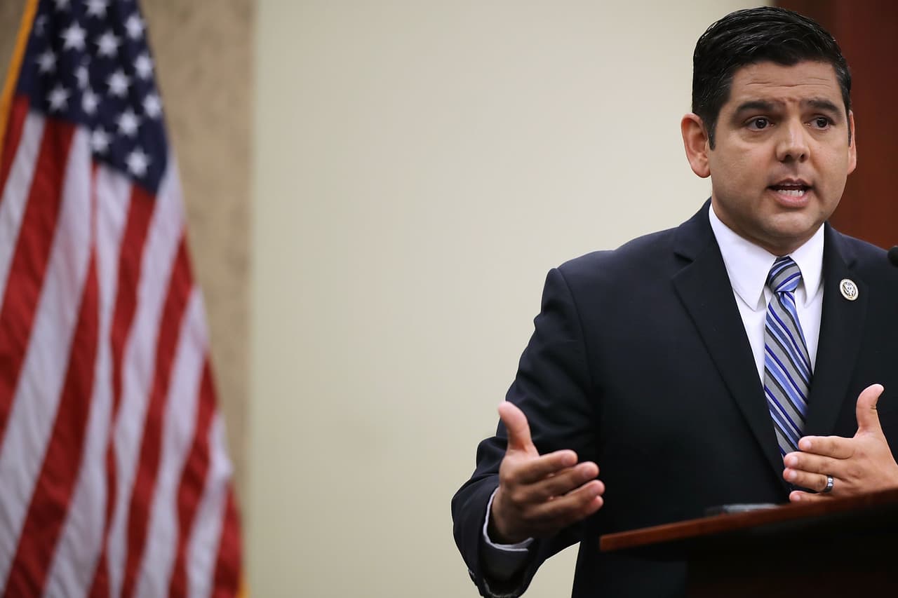 Es congresista, hijo de campesinos, fue a Harvard y apoya una ley para que otros también puedan cumplir sus sueños