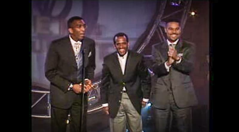 La Revelación del Año en Tropical/Salsa fue para el dominicano Chi Chi Peralta y Son Familia. El año anterior, en 1997, Chichi lanzó el álbum 'Pa'otro la'o' que incluye su famoso sencillo 'Procura', el cual lo puso en el mapa.