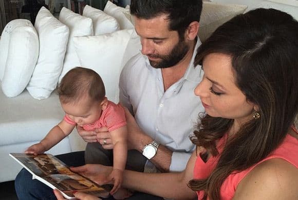 Su primer día de Reyes. Bruce recibió muchas bendiciones y regalos.