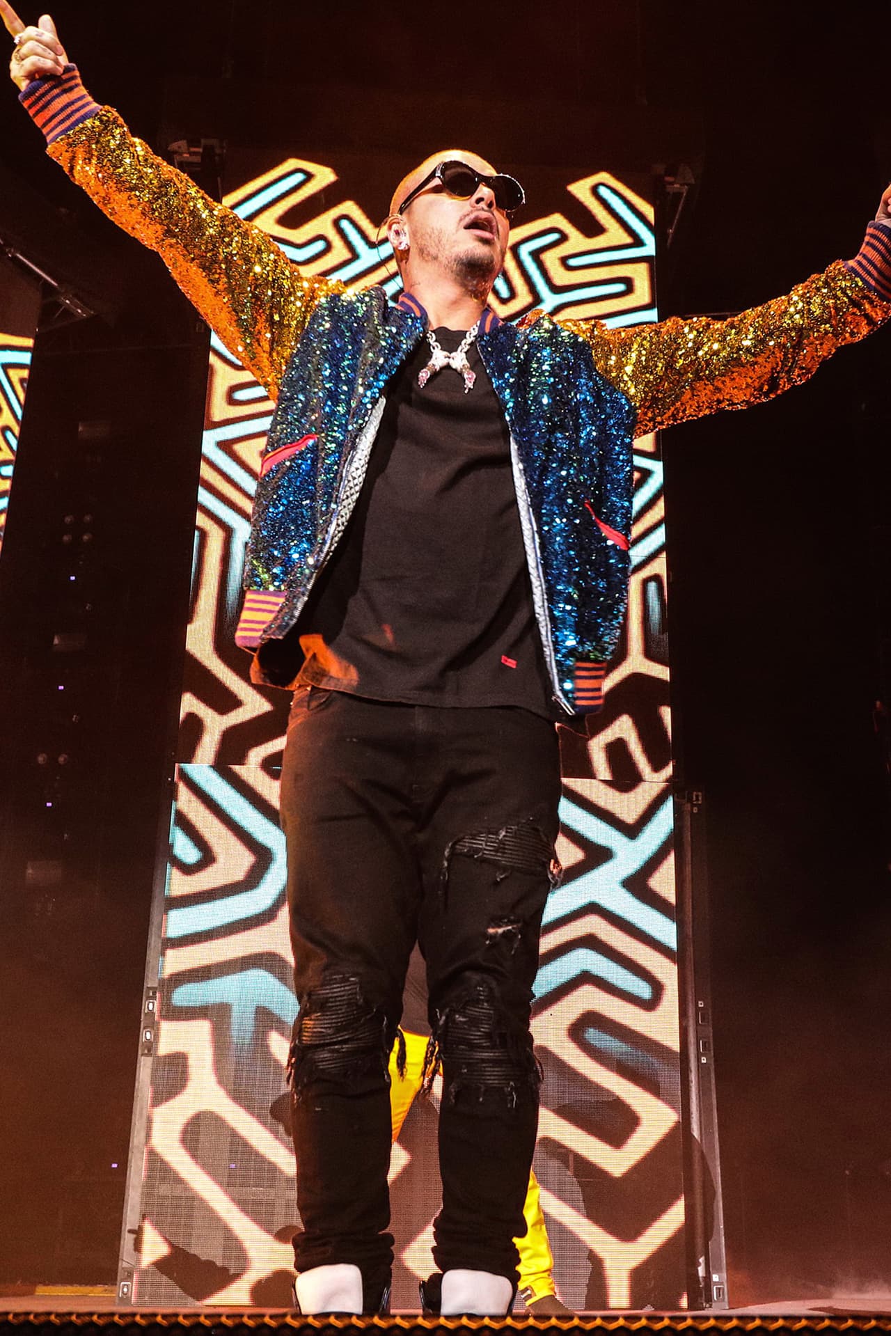 El disco 'La Familia', lanzado en 2013, es su tercer disco y fue tanto el éxito de tal que se hizo merecedor de un Doble Disco de Platino por sus altas ventas.